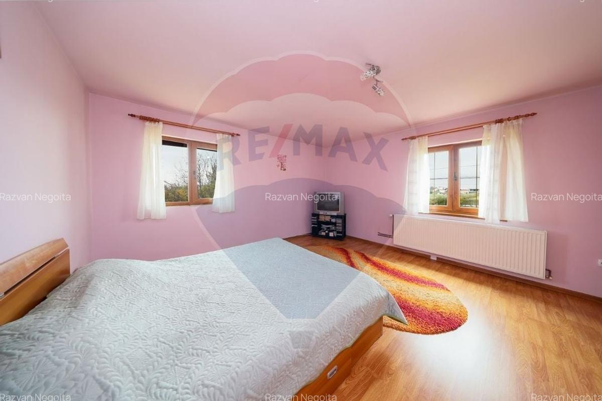 Casa 4 camere, mobilata si utilata, 2 389 m2. teren, Sanpetru! - 31