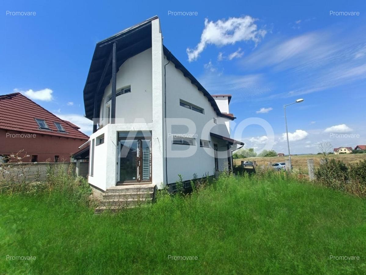 Casa 5 camere 250 mp cu incalzire in pardosea si panouri fotovoltaice - 1