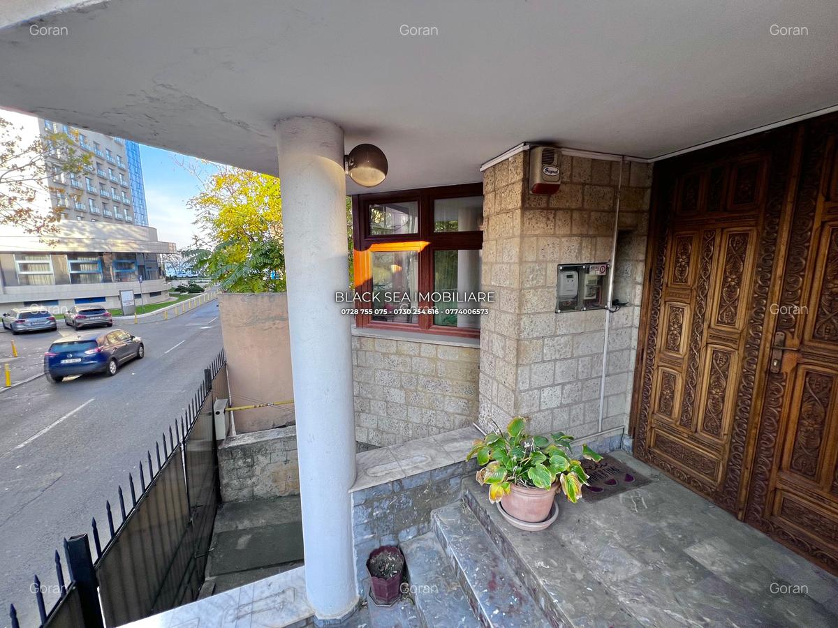 Casă cu 7 camere în Central - 2