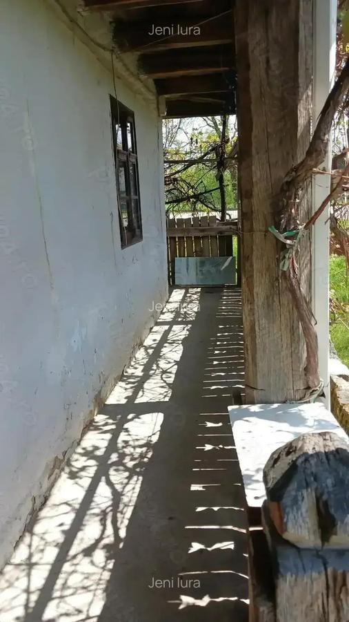 In localitatea Miresu Mare, casa cu 10 ari teren, la drum asfaltat - 6