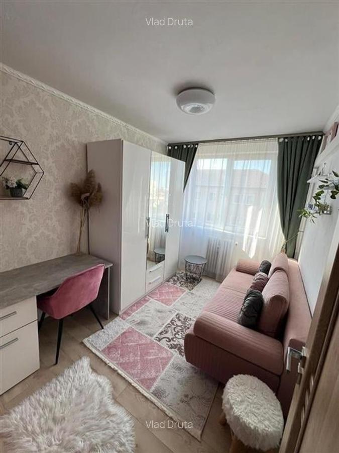 Apartament cu 3 camere semidecomandat în Valenta - 4