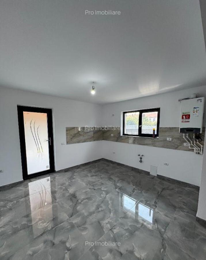 Vanad casa noua in Cordun - 3