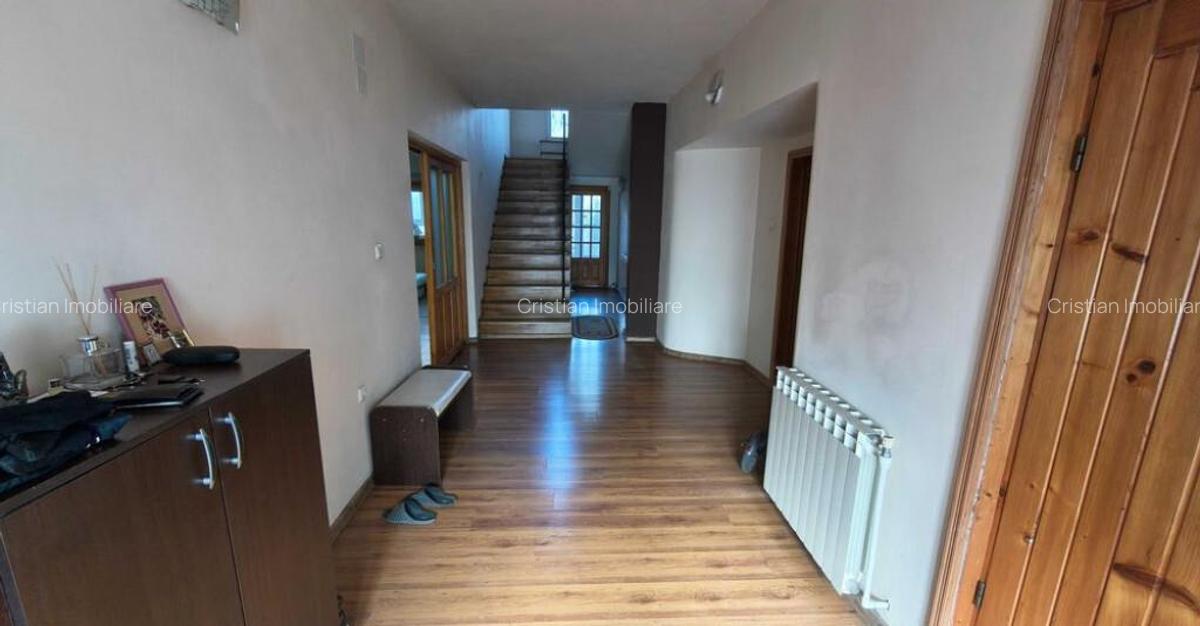 Super Oferta! Vila P 1, zona Centrala, Suprafata 290 mp, par - 2