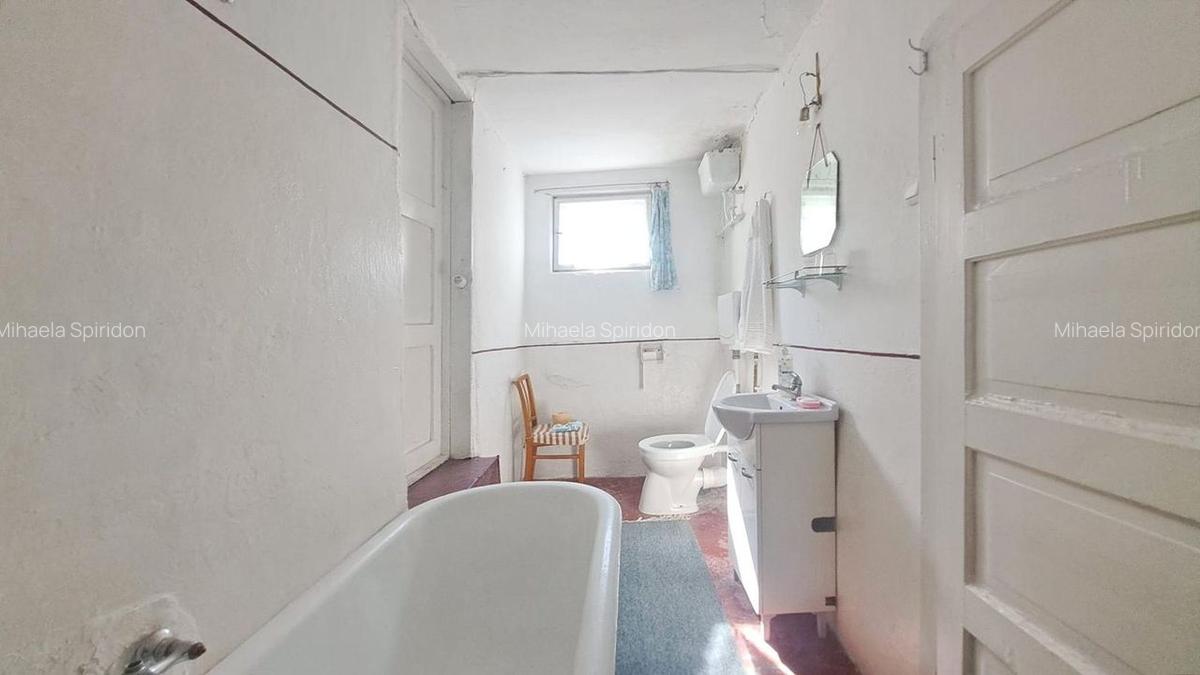 CASA CU TEREN GENEROS si acces pe doua fronturi - 15