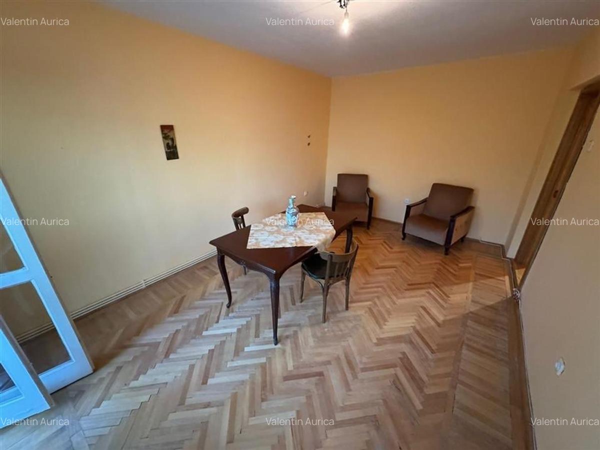 Apartament 3 camere, etaj 1, zona Garii , decomandat, liber - 7