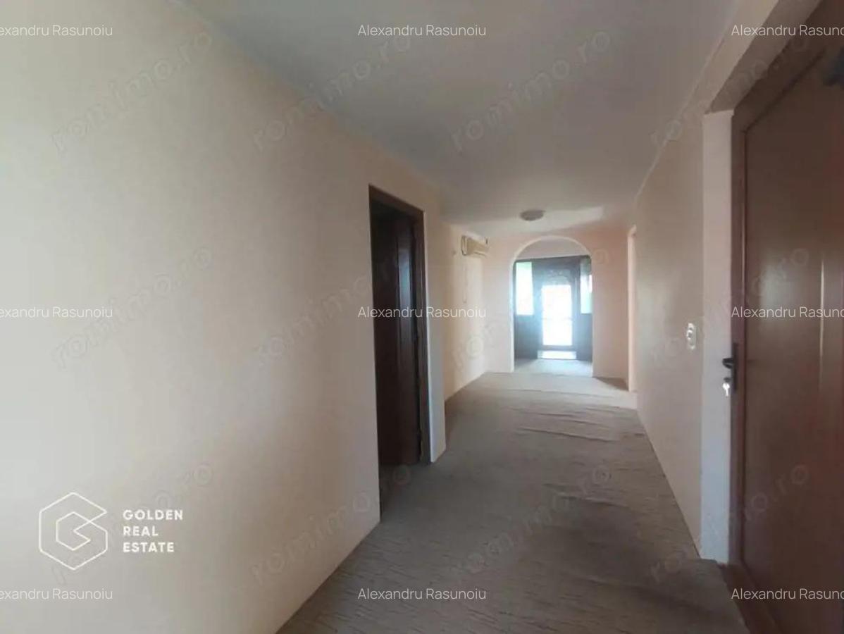 Casa solida, spatiu interior mare, zona Micalaca - 8