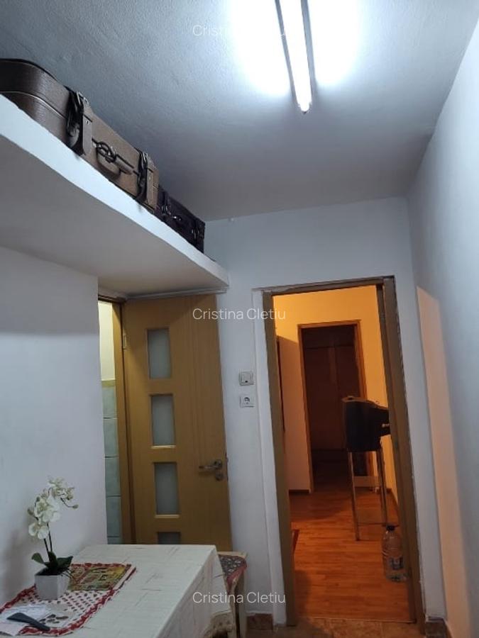 De vânzare, apartament cu 2 camere, zona calea Sagului - 2