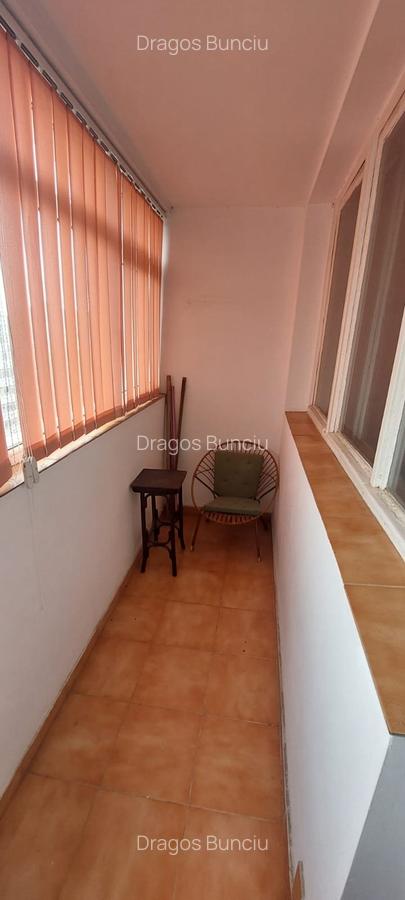 Apartament cu 3 camere semidecomandat, mobilat în 1 Mai - 14