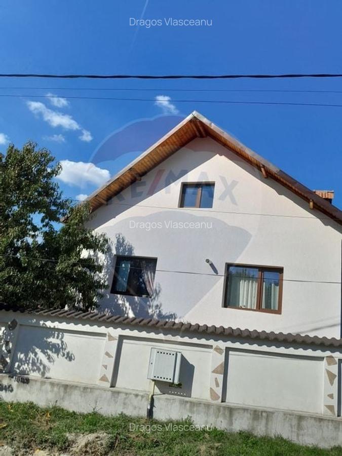 Casa de vanzare in Leresti - la baza muntelui Iezer. - 11