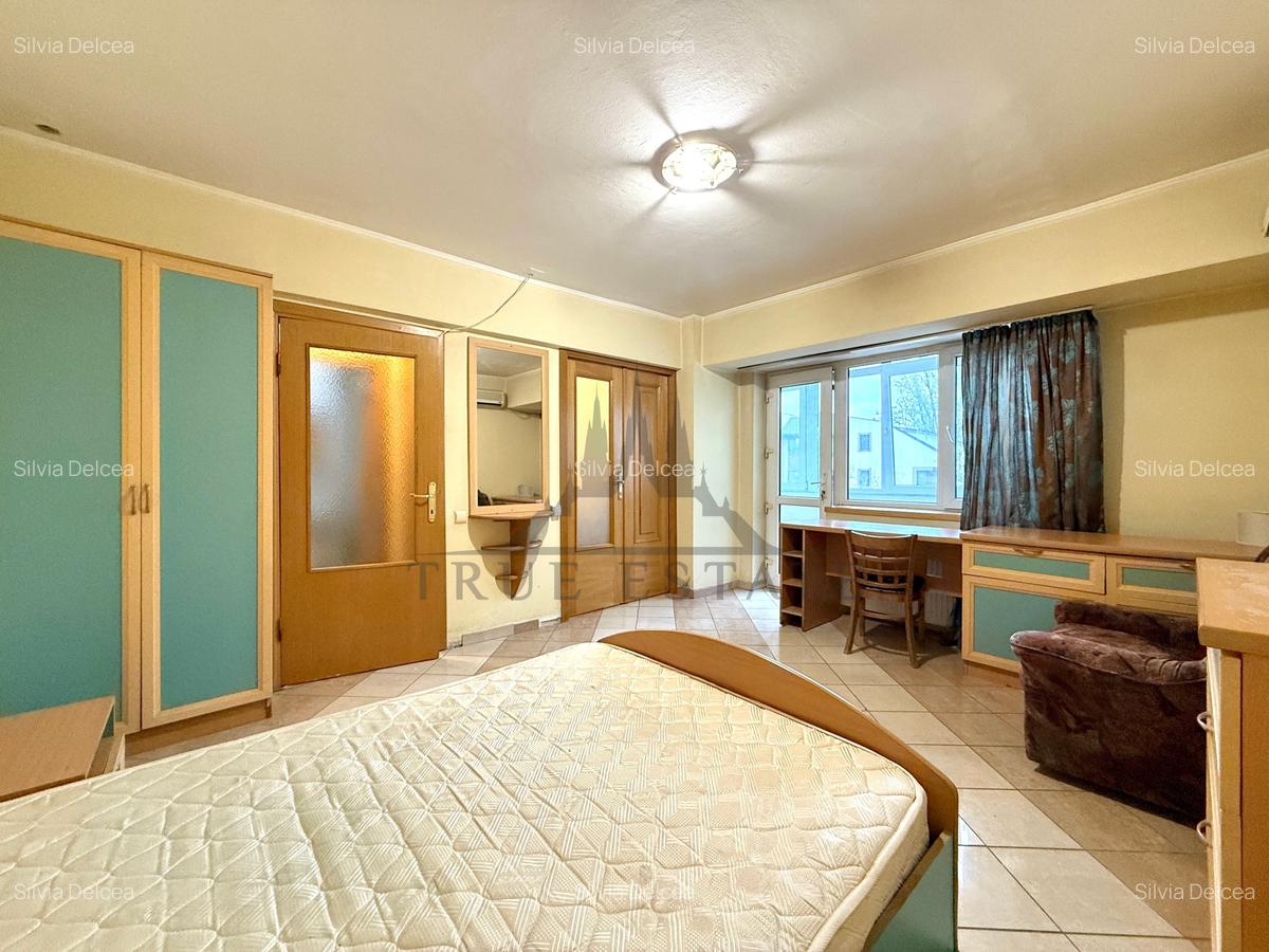 Garsoniera Banu Manta cu vedere pe spate - 4