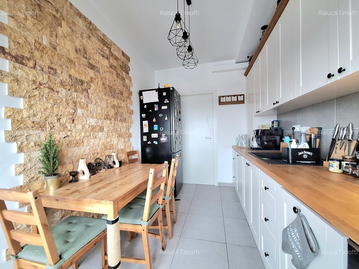 Apartament cu 3 camere decomandat în Băneasa - 2