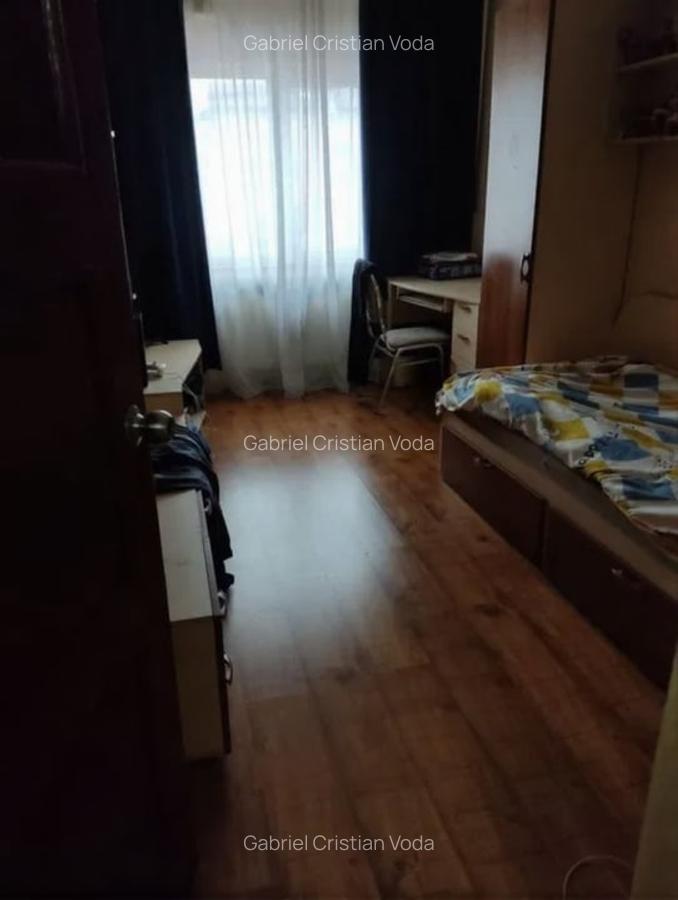 Vila de inchiriat | 5 camere | Mansarda | Metrou M1 - 2