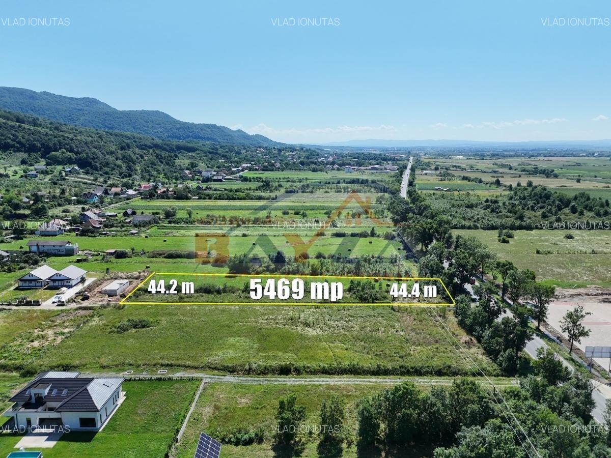 Teren intravilan - 5.469 mp, cu deschidere 44.4 m la DN1C - Cicârlău, Maramu - 5