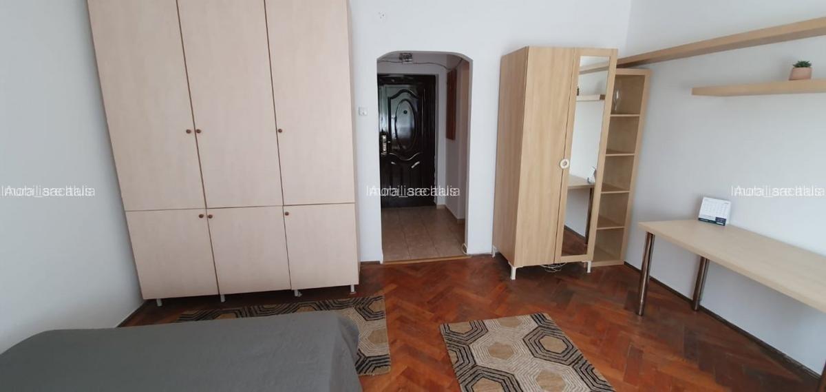 Garsoniera situata pe B-dul Iancu de Hunedoara la etajul 3, bloc izolat - 4