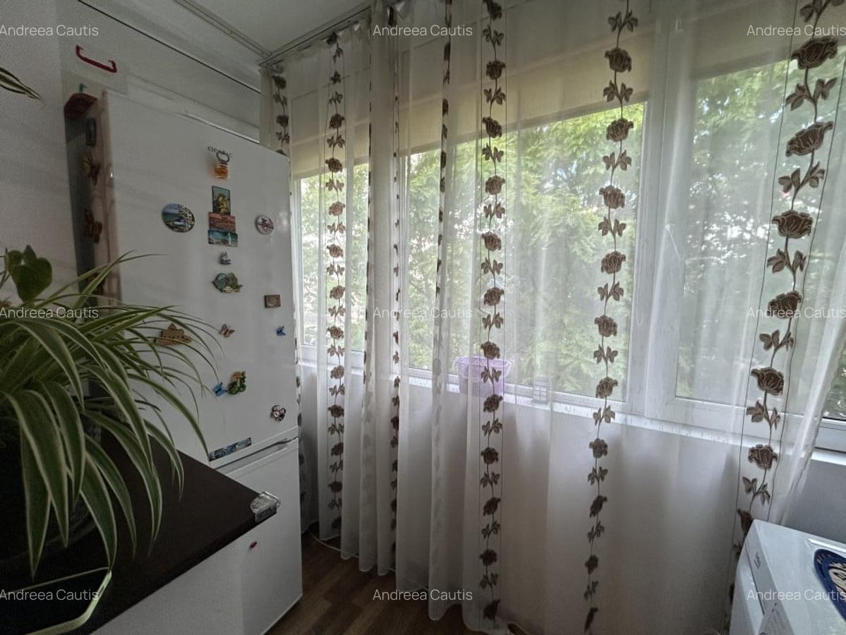 Apartament 3 camere, semidecomandat, etajul 3/4, zona P-ta Doina - 14
