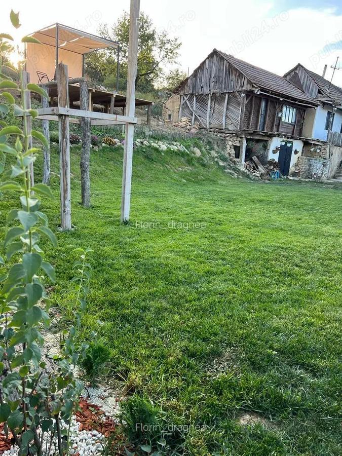 Casa de vanzare la tara - 1