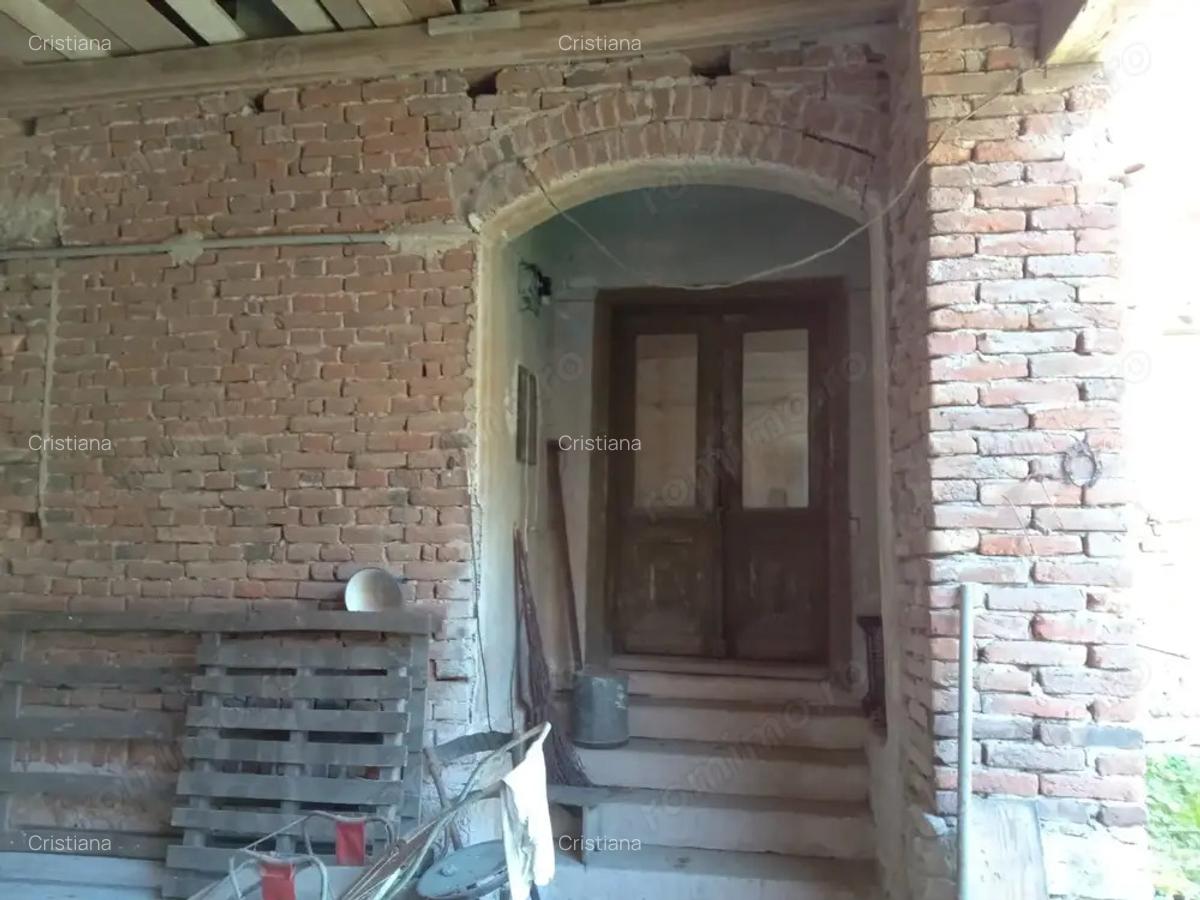 Casa mare la ?ara cu teren generos in zona superba - 10 Casa mare la ?ara cu teren generos in zona superba - 10