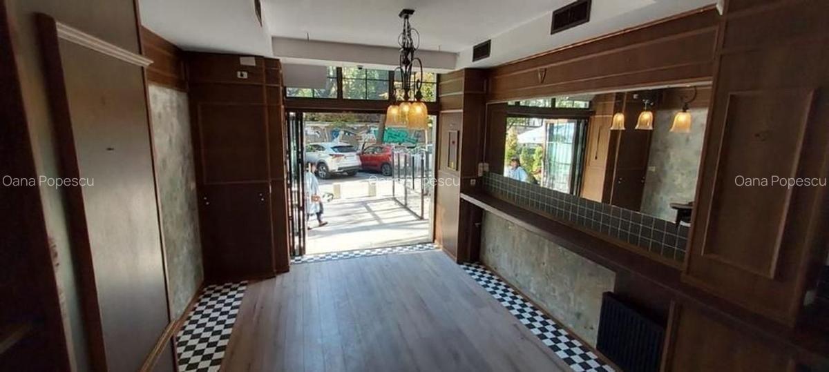 Ateneu Roman, spatiu ideal cafenea. Terasa 30 mp. - 4