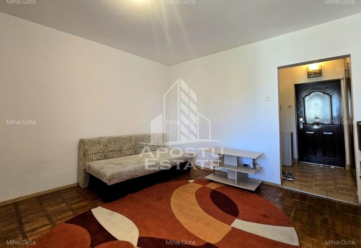 Apartament cu o camera, etaj intermediar,  zona Circumvalatiunii - 2