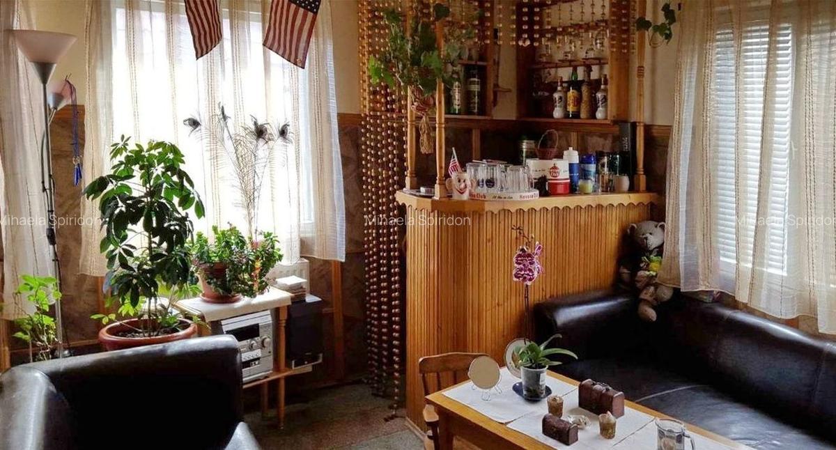 CASA SINGUR CURTE IN ZONA CENTRALA A BRASOVULUI - 4