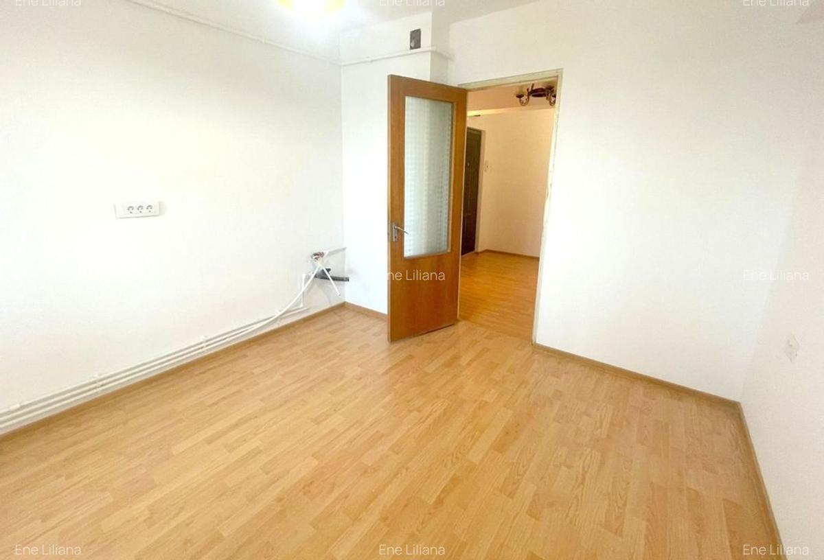 De vanzare - Apartament 3 camere   -R-uri -  Mazepa 1 - 3