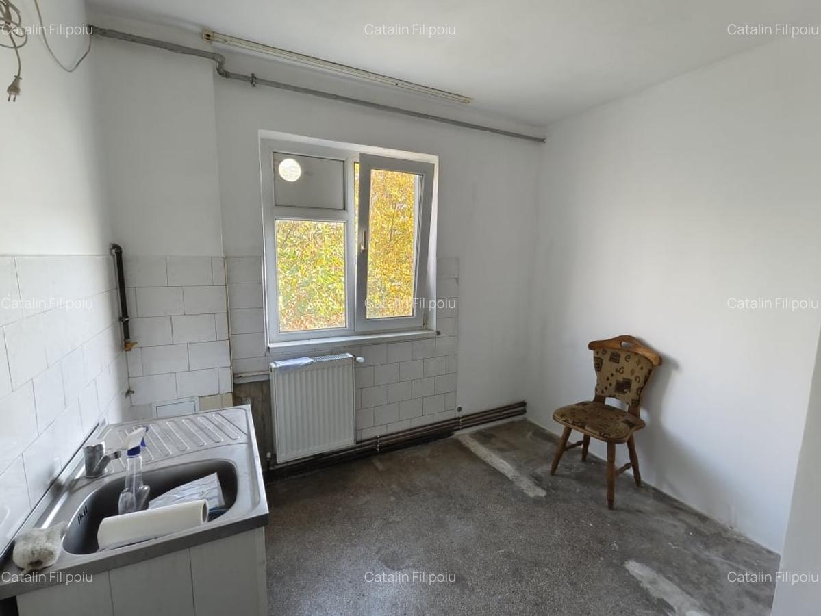 Apartament 3 camere decomandat - 1