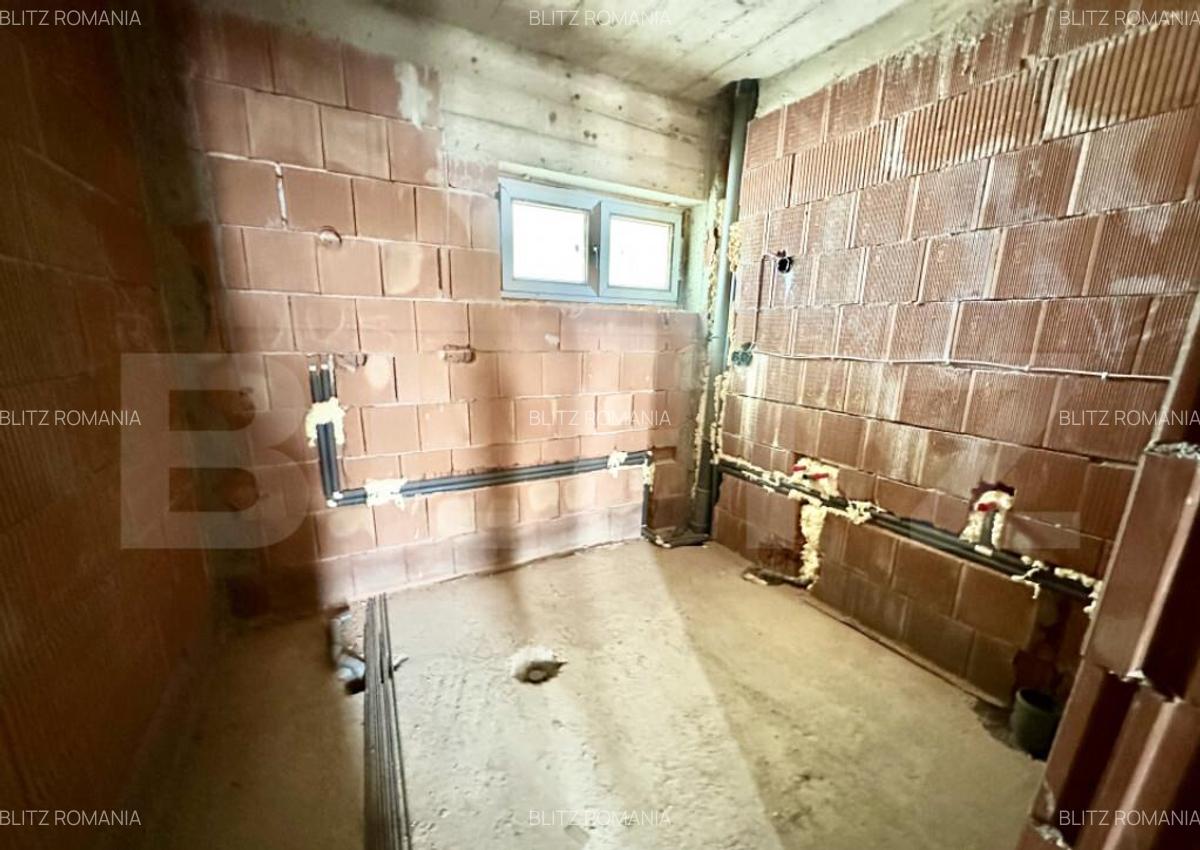 Casa spatioasa cu 5 camere,interior la rosu,423 mp teren,Mic - 9
