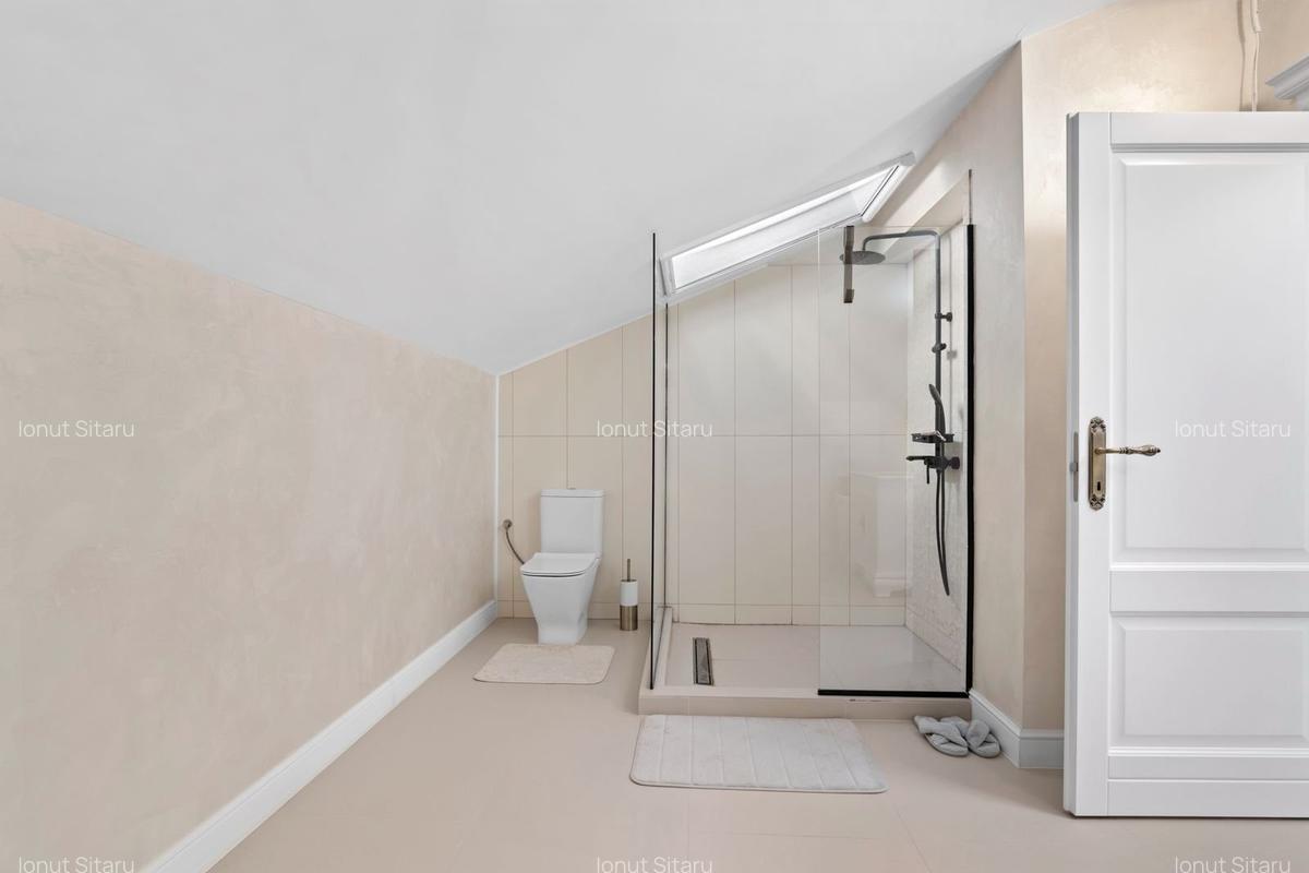 Casa superba - Zona Unirii -  295 mp - 24