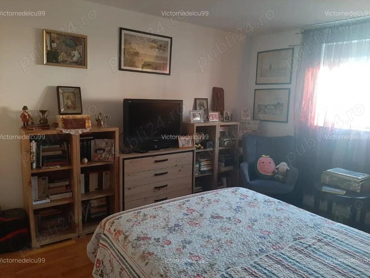 Case cu 7 camere, 2 bucatarii si 3 bai, intr-o curte cartierul Gradiste - 4