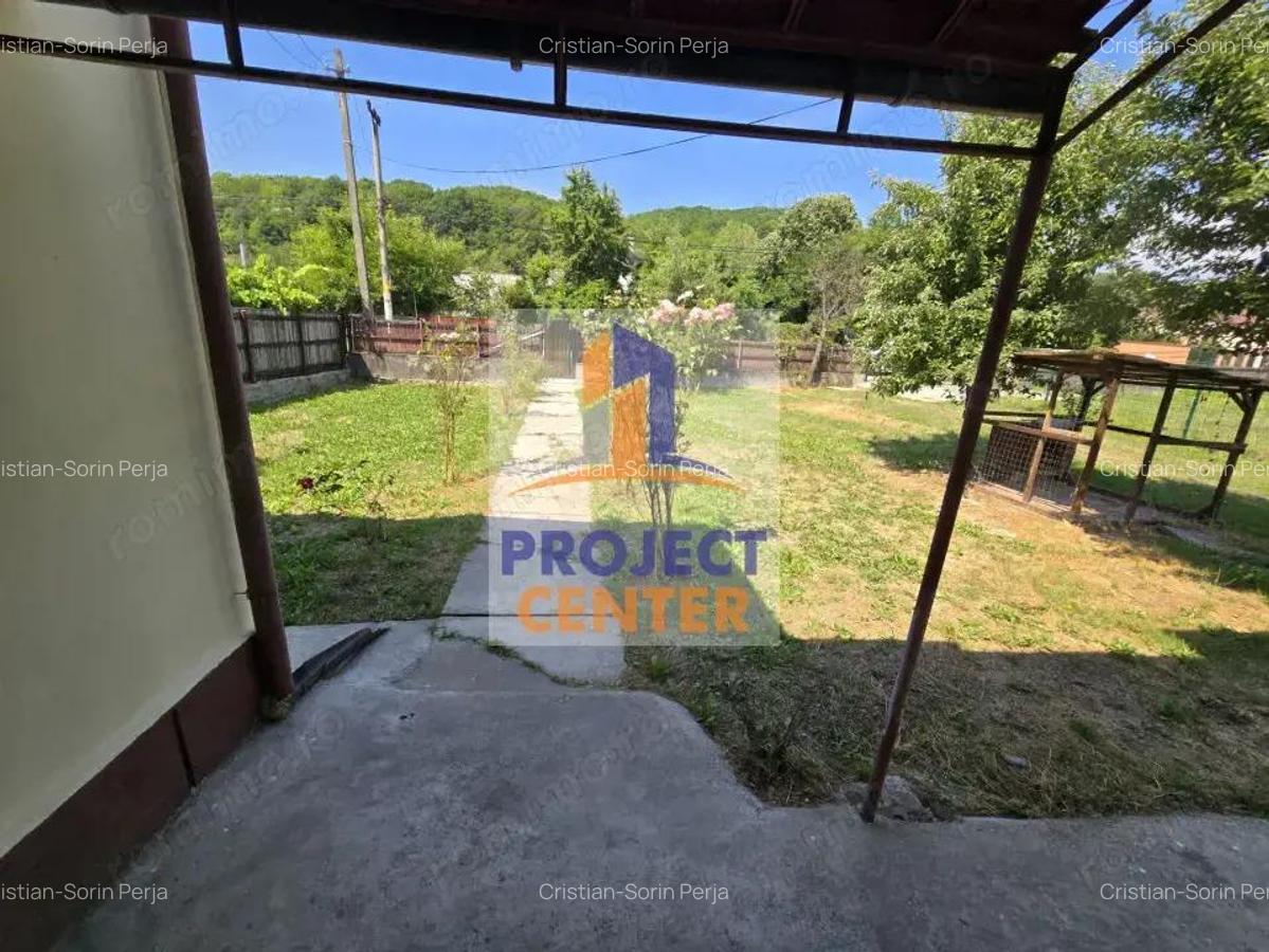 Casa si teren 2561 mp, Babana, stradal, renovata - 2