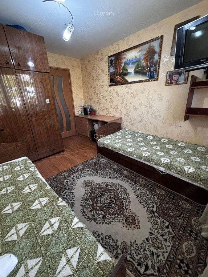 Ofer spre inchiriere apartament cu 3 camere ?tefan cel Mare - 4