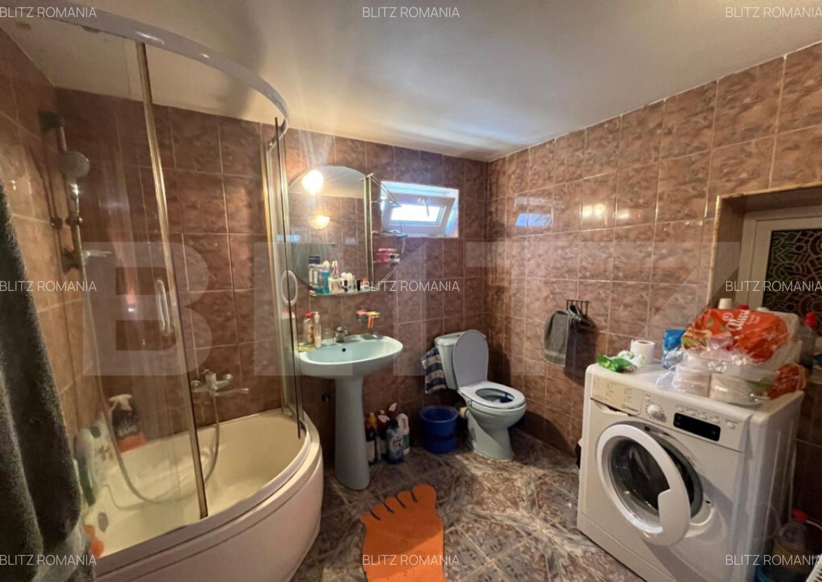 Proprietate formata din doua case si 1087 mp teren, zona Car - 10