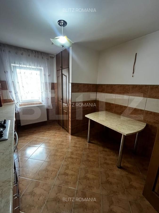Apartament cu 3 camere, decomandat, zona Lama - 3