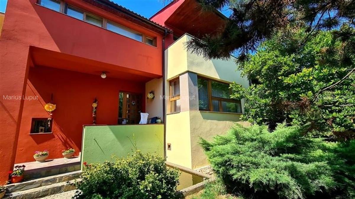 Casă cu 6 camere în Central - 1