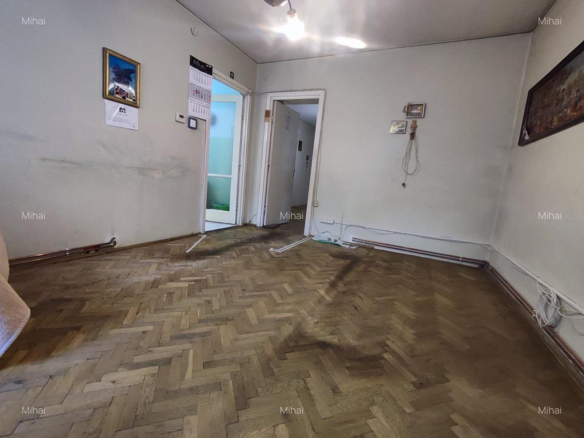 Apartament cu 3 camere semi-decomandat, zona Spitalul Judetean. - 1