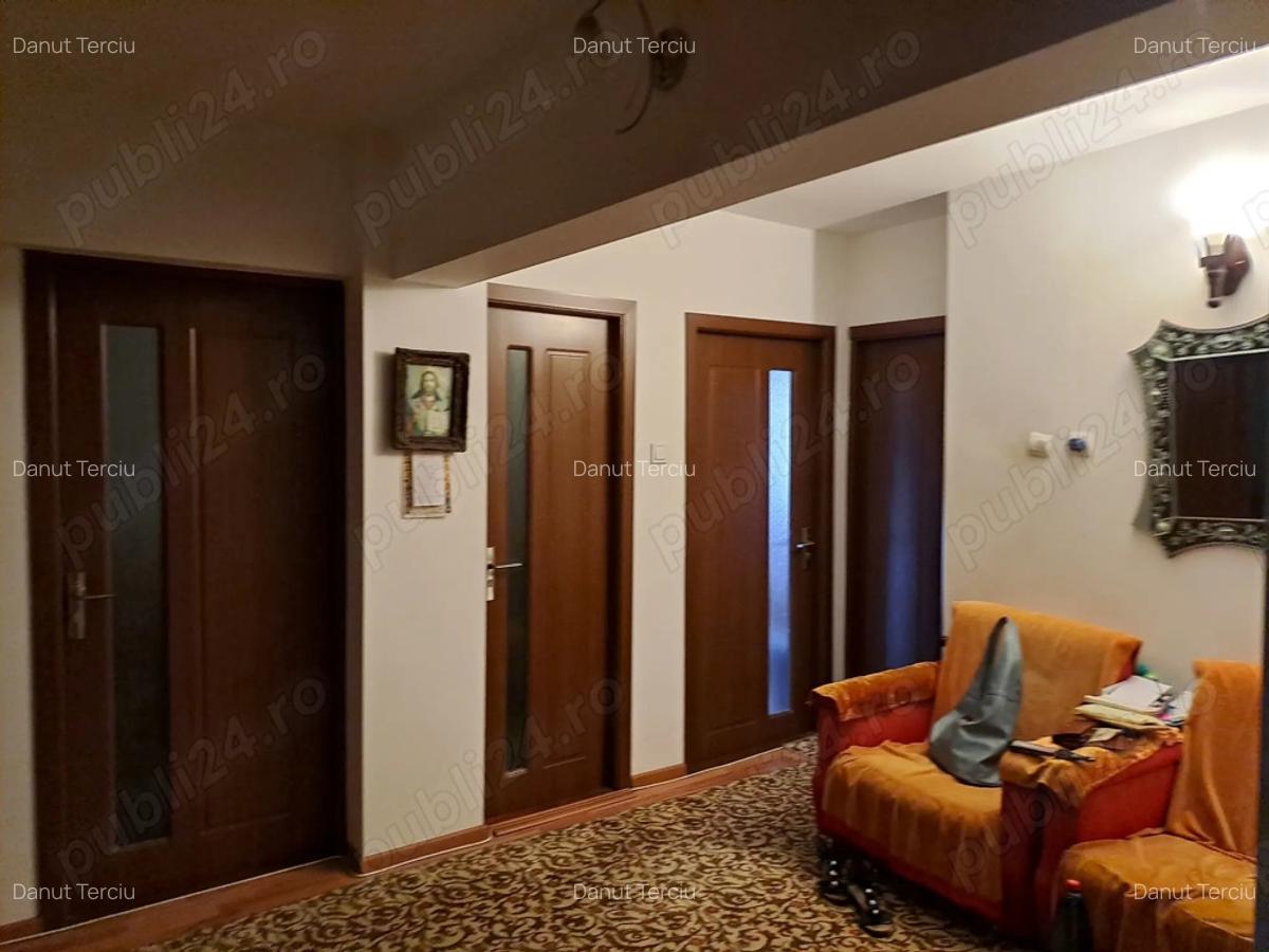 Vand schimb cu 1, 2 cam. parter - apartament 4 cam, et.3, ultracentral Bucecea, 68.900 euro neg. - 8