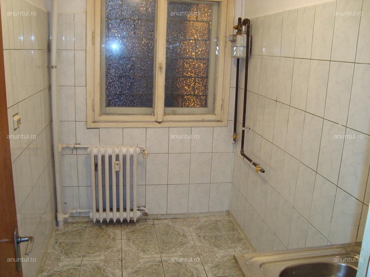 Drumul Taberei, Liceul Lovinescu, decomandata, 40 mp, parter/10, libera - 5