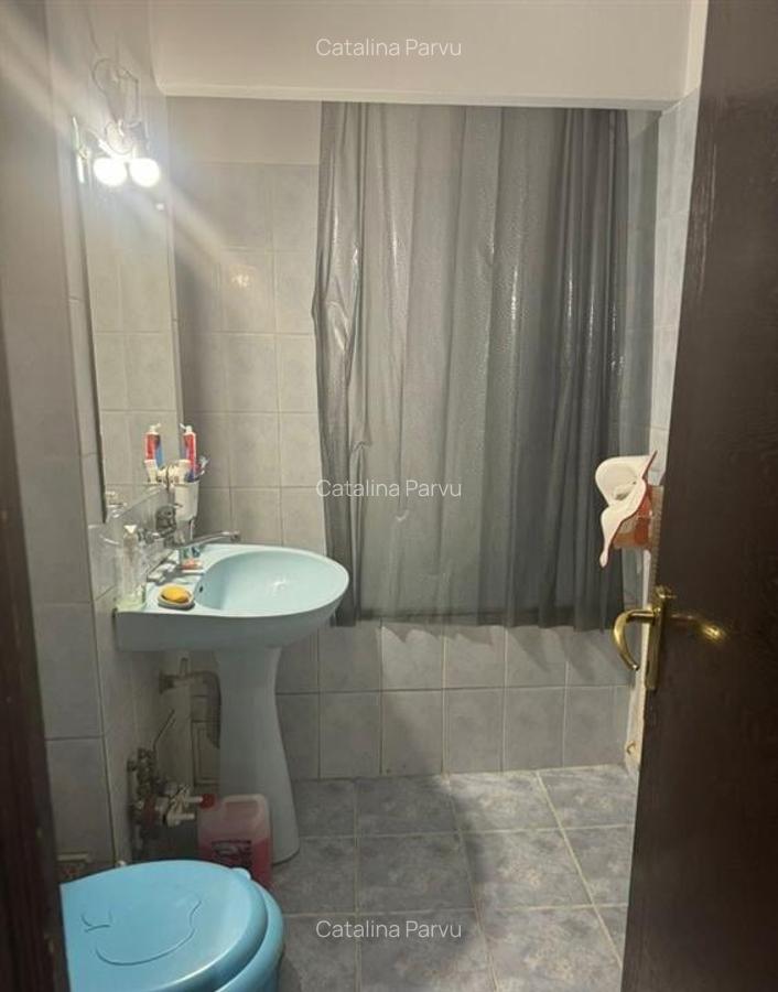 Apartament cu 4 camere decomandat în Calea Călărașilor - 9