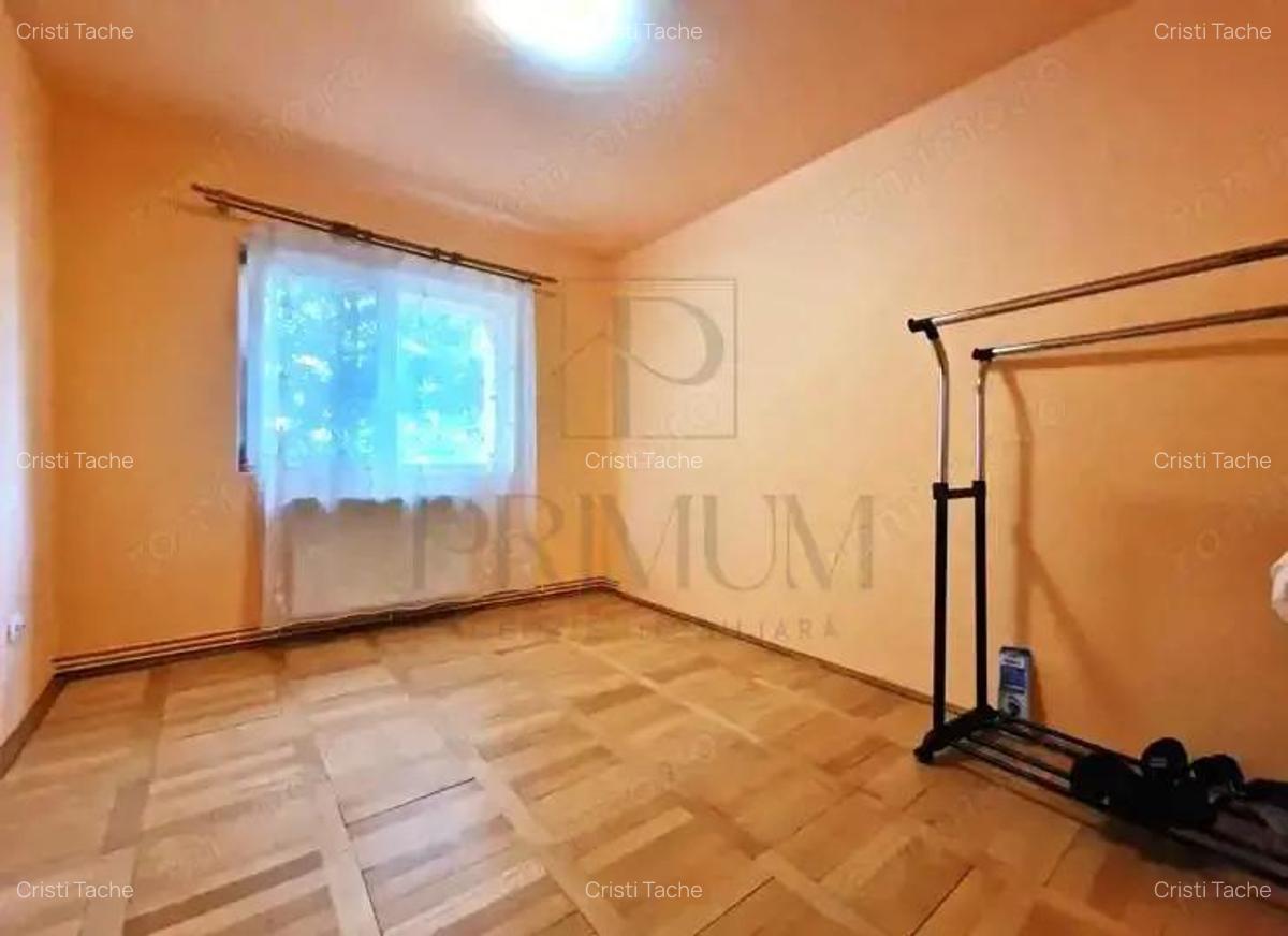 SOARELUI - ETAJ 1 - BLOC IZOLAT - 4 cam - 2 bai - 2 balcoane - centrala proprie - clima - 8