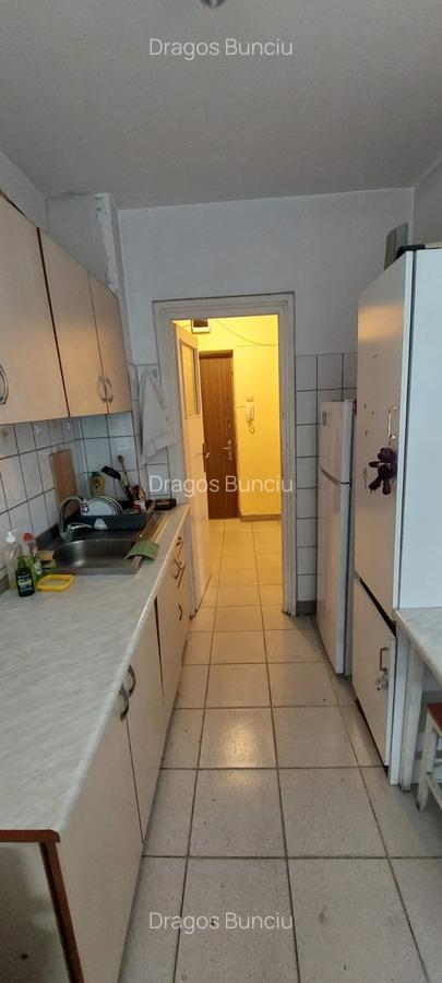 Apartament cu 3 camere semidecomandat, mobilat în 1 Mai - 8