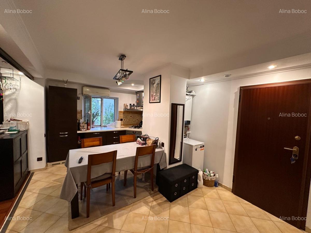 Vanzare apartament 3 camere decomandat, Mall Vitan, etaj 1/4, centrala termica - 9