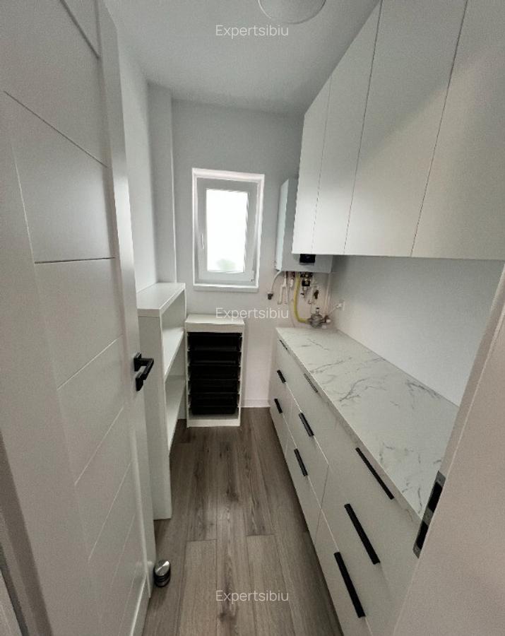 Inchiriere casa 4 camere decomandate ?elimbar, str. Triajului - 11