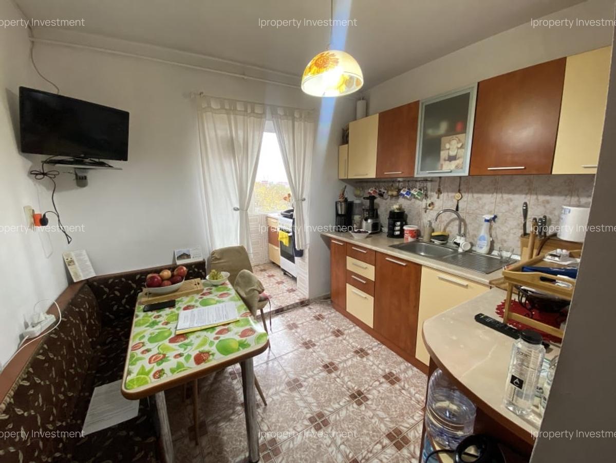 3 camere | Titan | Metrou 1 decembrie | balcon | 70 mp | 1981 - 9