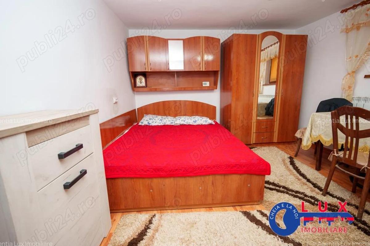ID 6720 EXCLUSIVITATE CASA pe Strada Trandafirilor - 2