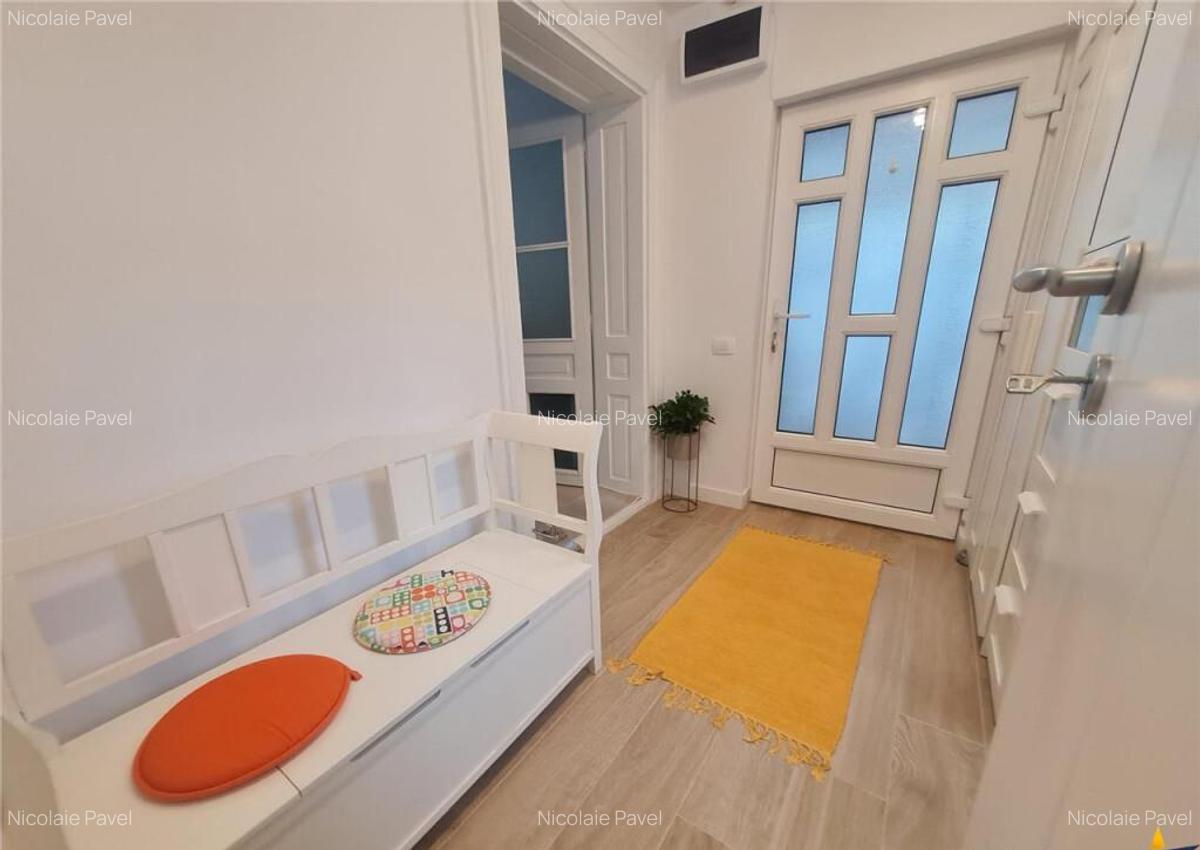 Casa, pe locatie centrala, imbinare apreciabila intre tradit - 8