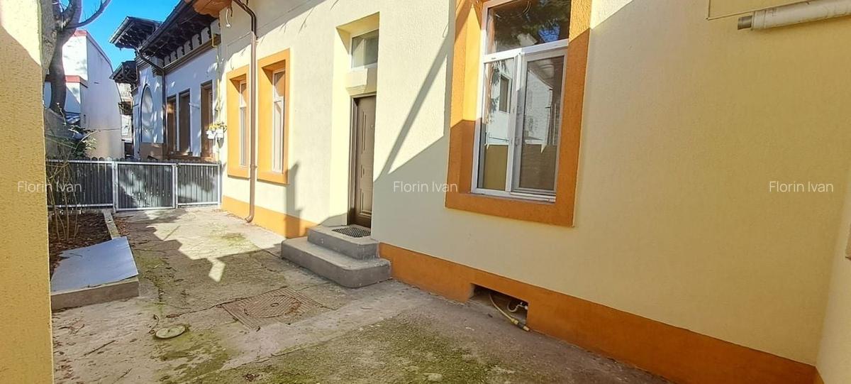 Tineretului, 350 m metrou, casa 2 camere + curte, pretabila investitie - 2