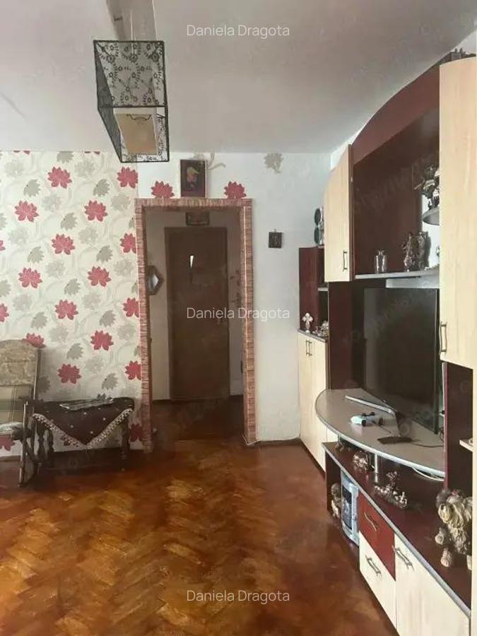 Apartament 3 camere decomandate zona Tractorul - 5
