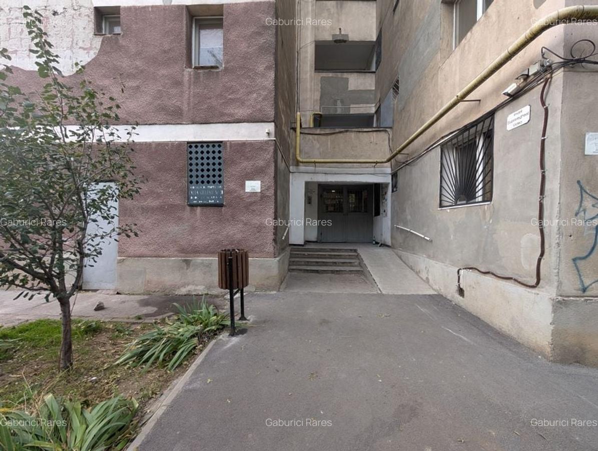 3 Camere Giulești, 60mp, Vedere Panoramică, Total de Renovat - 30 3 Camere Giulești, 60mp, Vedere Panoramică, Total de Renovat - 30