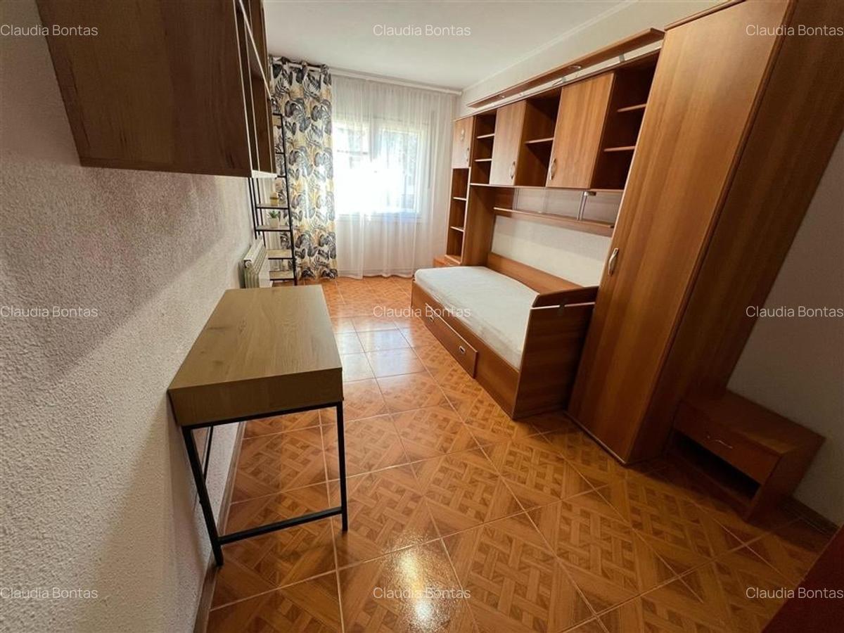 Apartament cu 3 camere semidecomandat în Podu Roș - 5