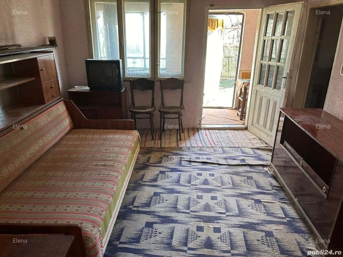 Teren intravilan si casa batraneasca - 9
